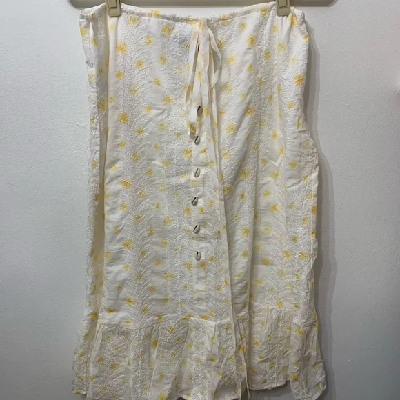 Floral White and Yellow Skirt - Picture 2 of 4